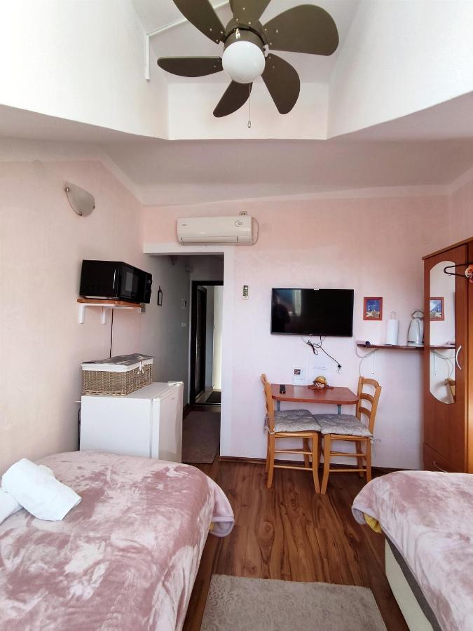 House Ina Ston Hotel ภายนอก รูปภาพ